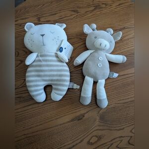 Living Textiles 18” Living Textiles. Finn Giraffe And Brookly Bear.  Knit. EUC.